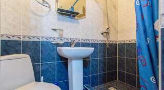 Гостиница Guest House Georgy Геленджик Двухместный номер с 2 отдельными кроватями и дополнительной кроватью-4